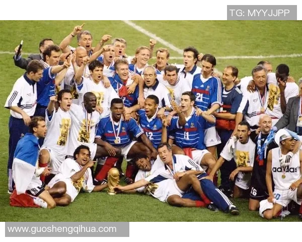 90年代足球传奇人物回顾 世界巨星与时代印记的辉煌岁月