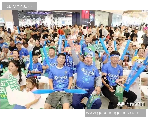 足球明星激情冲向观众席与球迷互动瞬间引爆全场热情